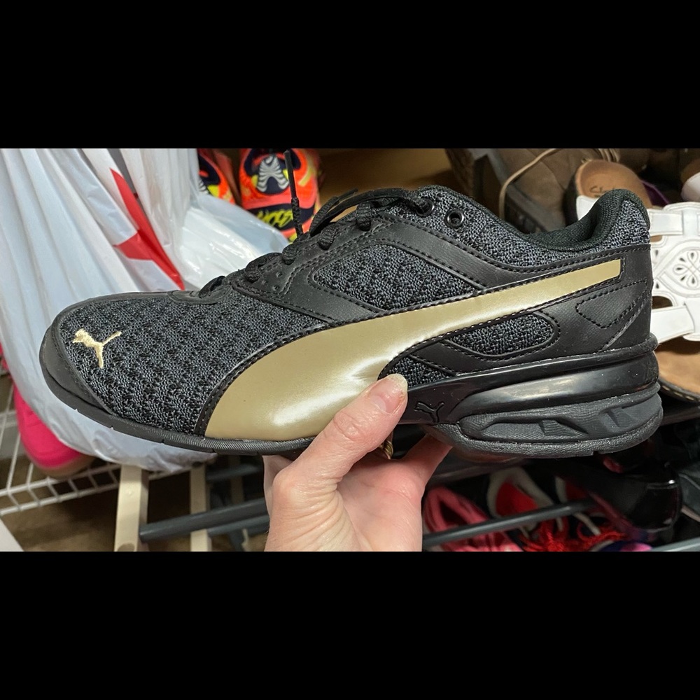Puma sneakers 7.5